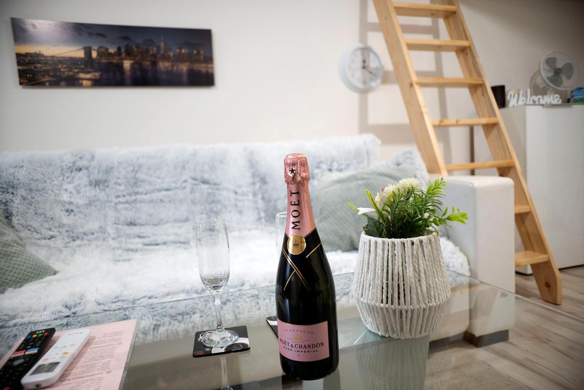 New Stylish Place For Couple Bratislava Exterior foto